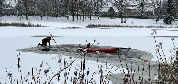 Rokiškio ežere ugniagesiai ieškojo skenduolio, į pagalbą atvyko Panevėžio narai (foto+video)