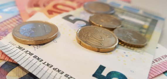 Seime pritarta siūlymui didinti vaiko pinigus