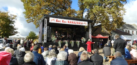 Kviečia „Kuc kuc Kamajuos“