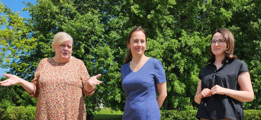 Kairelių bendruomenės braškyne braškių ieškojo LR Prezidento kanceliarijos kanclerė