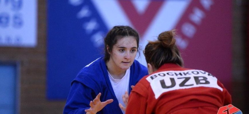 Elinga Jakulytė – penkta Pasaulio jaunimo ir jaunių sambo čempionate