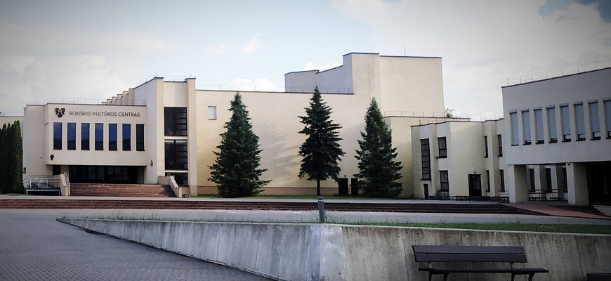 Rokiškio kultūros centro Didžiojoje salėje – Spektaklis „Nutildytos mūzos“.