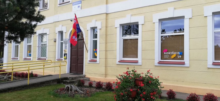 Poezijos popietė Rokiškio neįgaliųjų draugijos kiemelyje