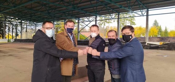 Pažadėjo naujus bortus ledo ritulio aikštelei