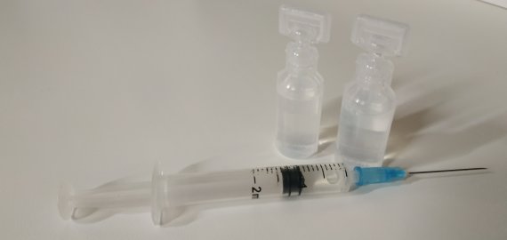 Pastaraisiais mėnesiais išpilamų vakcinų nuo koronaviruso kiekiai auga