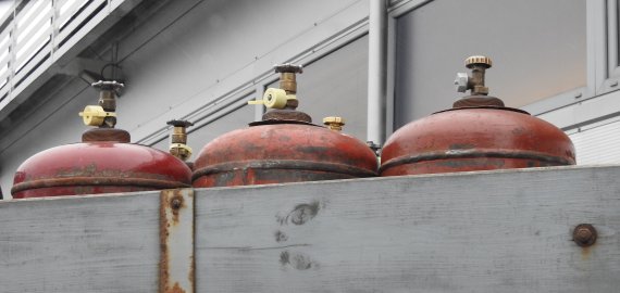 Dujų balionams pakeisti suteikta daugiau laiko