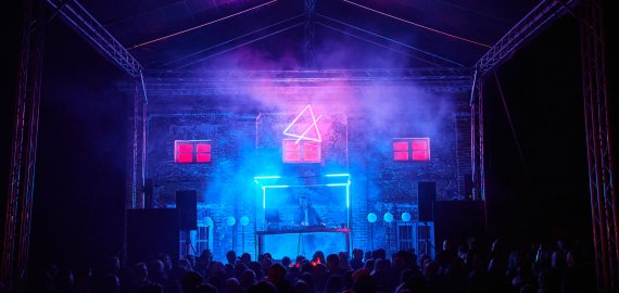 Šešeri metai „Alchemikų“ chemijos: savaitgalį alternatyvusis Rokiškio DNR švęs gimtadienį