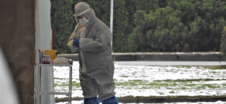 Per praėjusią parą nustatyti 476 nauji COVID-19 atvejai, mirė 21 žmogus