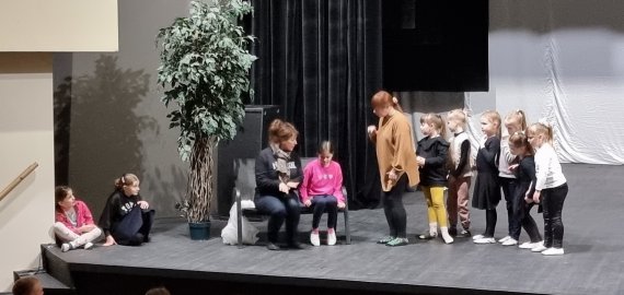 Choreografijos pedagogė „šokdina“ ne tik vaikus, bet ir tėvelius... (foto)