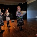 Profesinės šventės proga – padėkos raštais „Gėris rankose“ kolektyvui, gėlės ir smagus koncertas (foto)