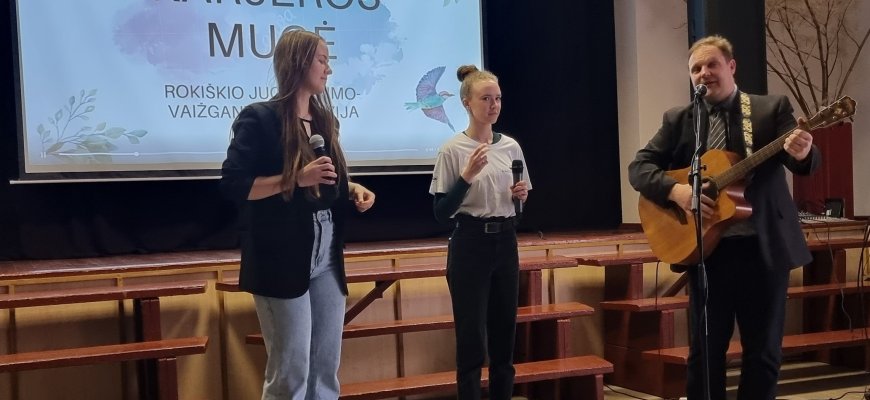 Abiturientams artėja metas rinktis: „Karjeros mugė“ gimnazijoje (foto)