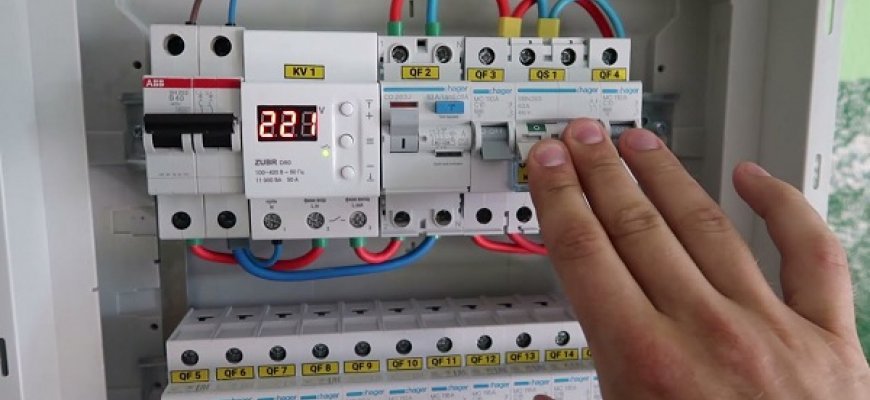 Vieni – kelia, kiti – mažina: šių dienų elektros kainos