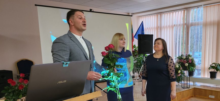 Juodupėje seniūnijoje ataskaita virto savotišku padėkų vakaru, gyventojai laukia naujos „Norfos“ ir domisi, ar miestelyje yra narkotikų