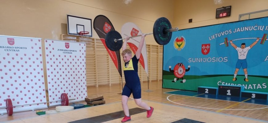 Rokiškio KKSC sunkiaatlečiai gerino asmeninius rezultatus