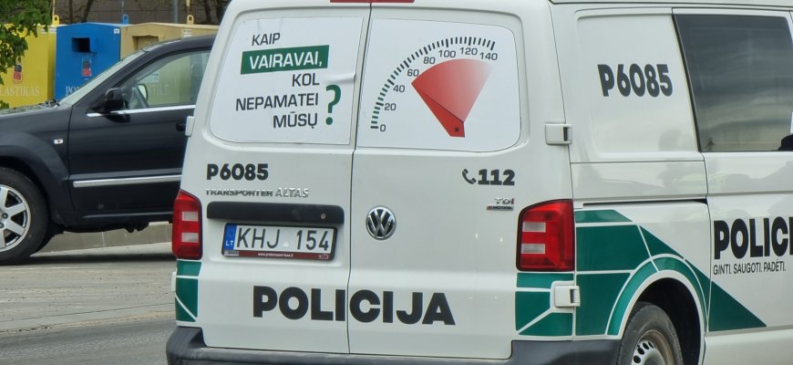 Laužė buto duris