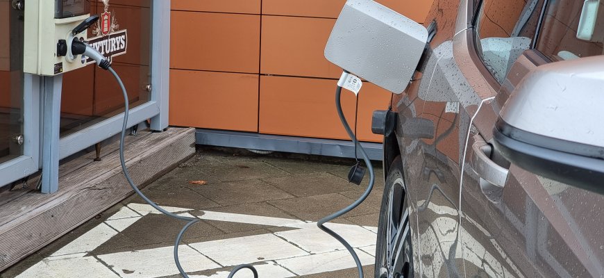 Naujausia statistika: Lietuvos keliais rieda daugiau nei 16 tūkst. elektromobilių