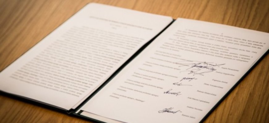 Vyriausybėje pasirašyta sutartis su švietimo darbuotojų profesinėmis sąjungomis