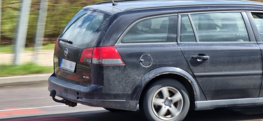 Ministerija siūlo du su automobilių tarša susijusius mokesčius