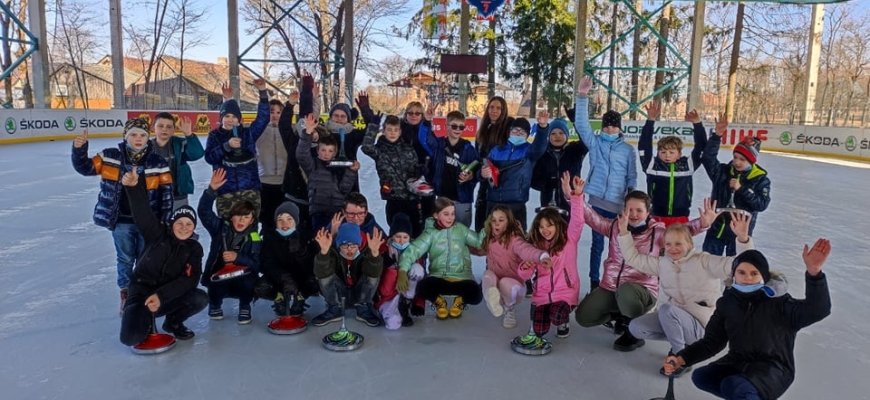 Juodupės gimnazijos mokiniams fizinio lavinimo pamoka vyko Rokiškio ledo arenoje