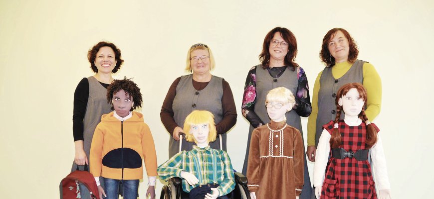 Lėlės kvietė jaunuosius rokiškėnus pažinti negalią ir priimti kitokius (foto)