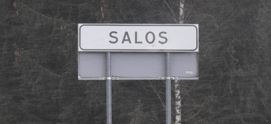 Salose girtas vairuotojas įvažiavo į autobusų stotelę