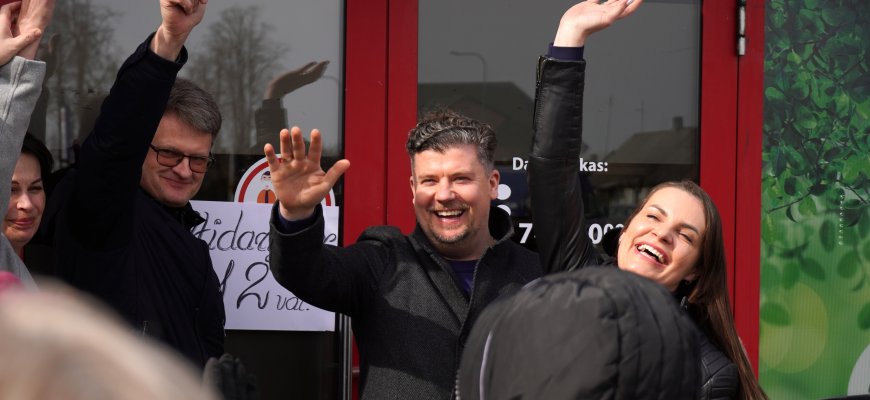 Pirkėjus pasitiko atsinaujinusi Lašų duonos parduotuvė (foto+video)