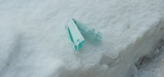 Norint išvengti baudos- užtenka vengti kontaktų ir taisyklingai dėvėti veido kaukę