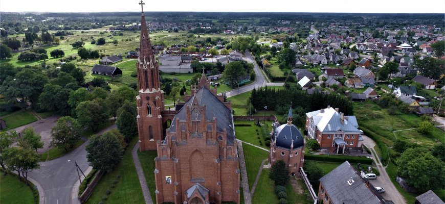 Didžiojo Tridienio ir Šv. Velykų pamaldų laikas Rokiškio dekanato parapijose