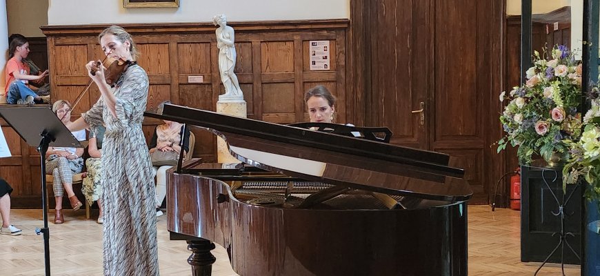 Seserų duetas liepą vėl gaivins klasikine muzika ir įvairiais susitikimais