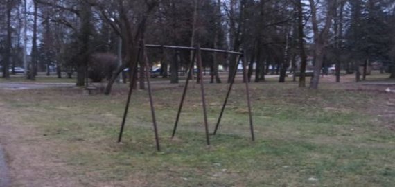 Padovanokime Rokiškio vaikams  lauko žaidimų aikšteles (foto)