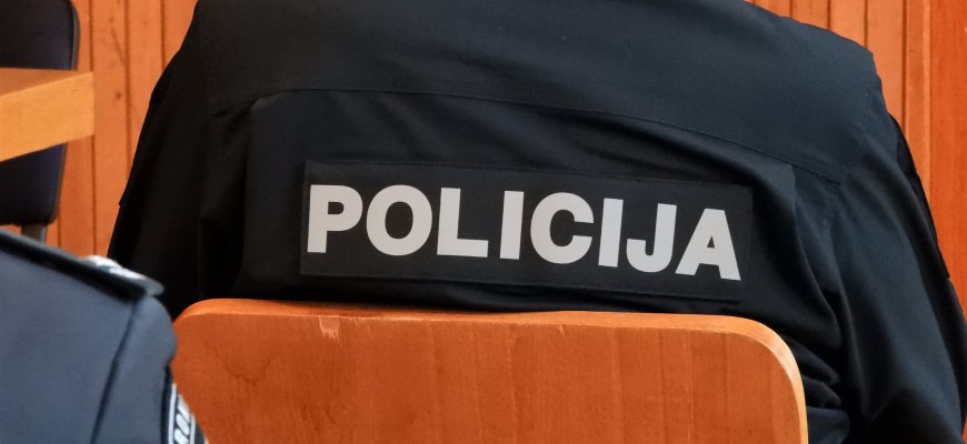 Grupė parlamentarų karantino metu siūlo mokėti priedus pareigūnams
