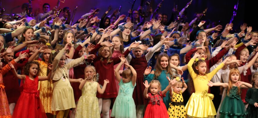 Žiemos muzikos koncertas SPALVOTI GARSAI (video+foto)