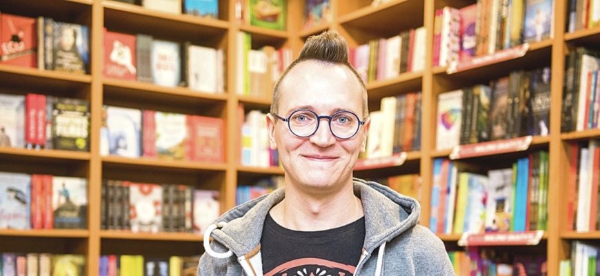Kviečia į virtualų susitikimą su rašytoju Tomu Dirgėla