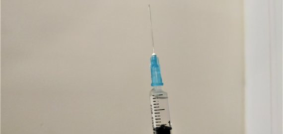 Visi pilnamečiai gyventojai gali revakcinuotis trimis vakcinomis