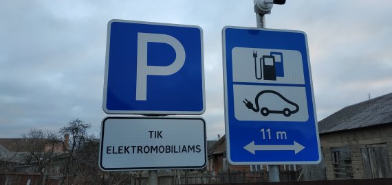 Kvietimai dėl paramos elektromobilių įkrovimo prieigoms įsirengti bus skelbiami dar šią vasarą