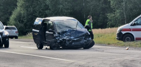 Už viaduko susidūrė du lengvieji automobiliai (foto)