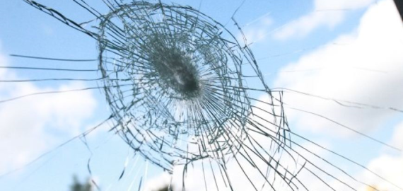 Nuo įtūžusio kaimyno kentėjo visa šeima ir turtas