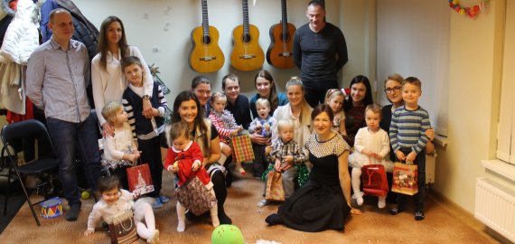 Kalėdinis „Yamaha“ muzikos mokyklėlės vakaras – muzikavo ne tik vaikučiai, bet ir tėveliai