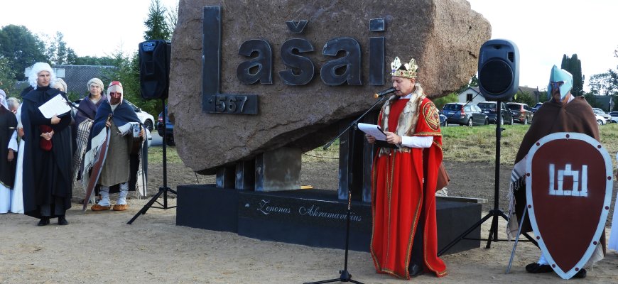Keturi Lašų kaimo jubiliejai nukėlė šimtus metų atgal (foto)