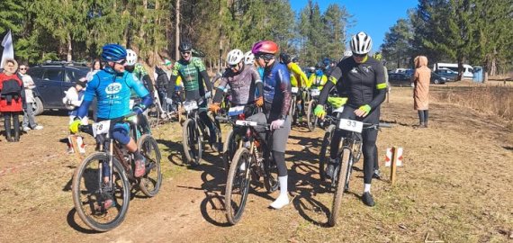 „Moto-roki“ trasa atgijo po žiemos miego: įsisiūbuoja dviračių kroso varžybos