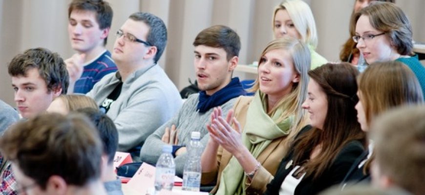 Šiais metais daugiau stojančiųjų galės pretenduoti į aukštąsias mokyklas