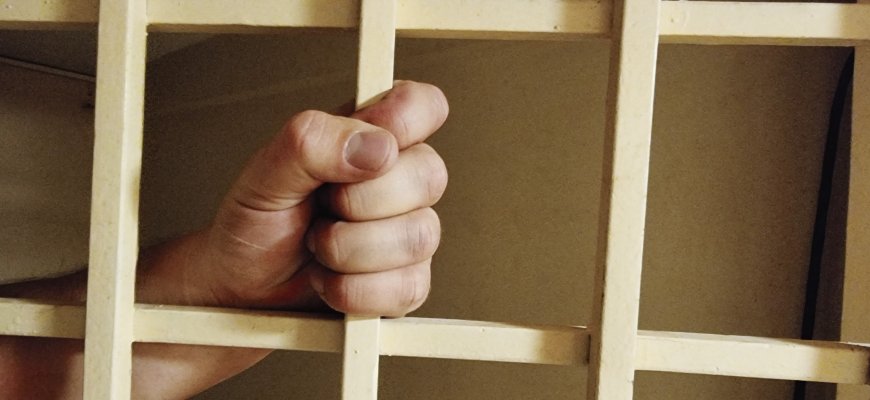 Vyras šeimos reikalus sprendė kumščiais tol, kol atsidūrė areštinėjė