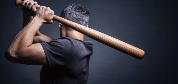 Užpultas dviratį varantis žmogus