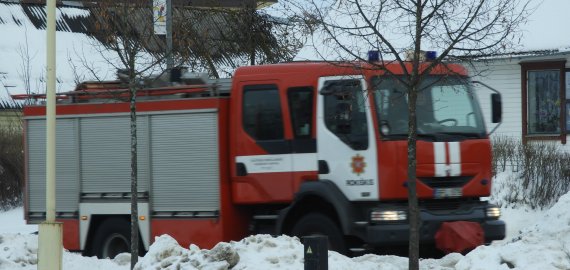 Naktį Degsniuose degė lengvasis automobilis