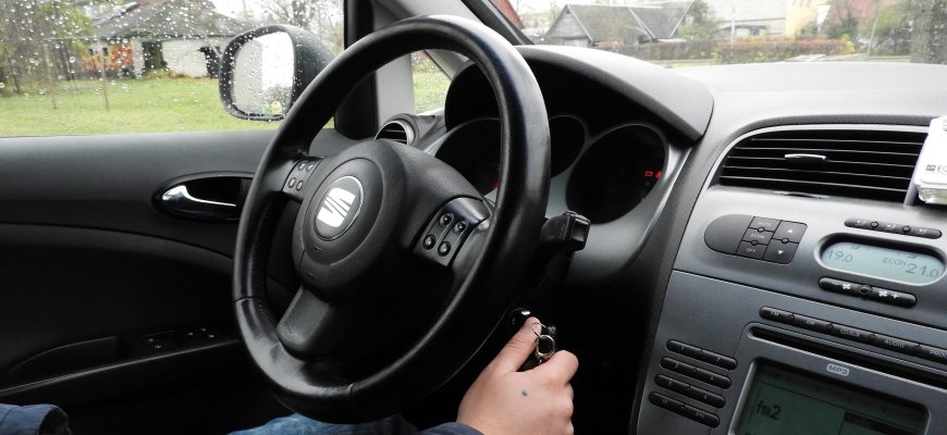 Skiepytis nuo COVID-19 vienu automobiliu galės vykti neribotas skaičius keleivių