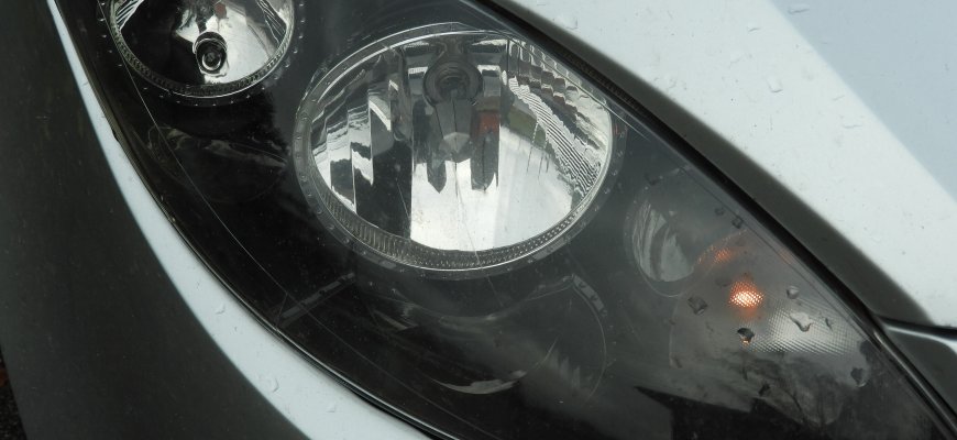 Ar jūsų automobilio žibintai apšviečia tamsų kelią taip kaip turėtų?