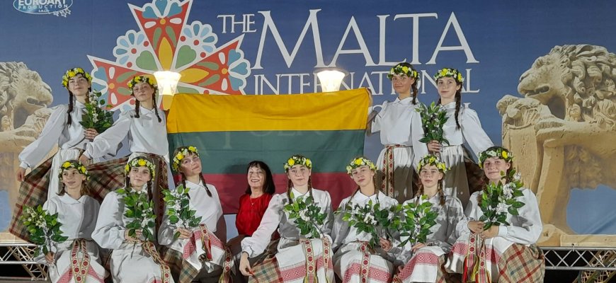 Rokiškio choreografijos skyriaus merginų grupė „Nemunėlis“ dalyvavo „The Malta International Folk Festival