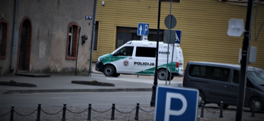 Nuo pačio ryto Nepriklausomybės aikštėje siautėjo neblaivus vyras