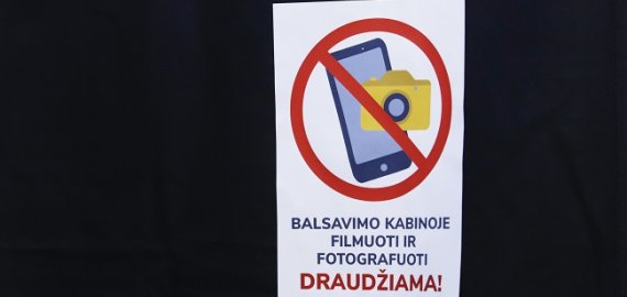 VRK prašo rinkėjų nefotografuoti ir nepublikuoti rinkimų biuletenių nuotraukų