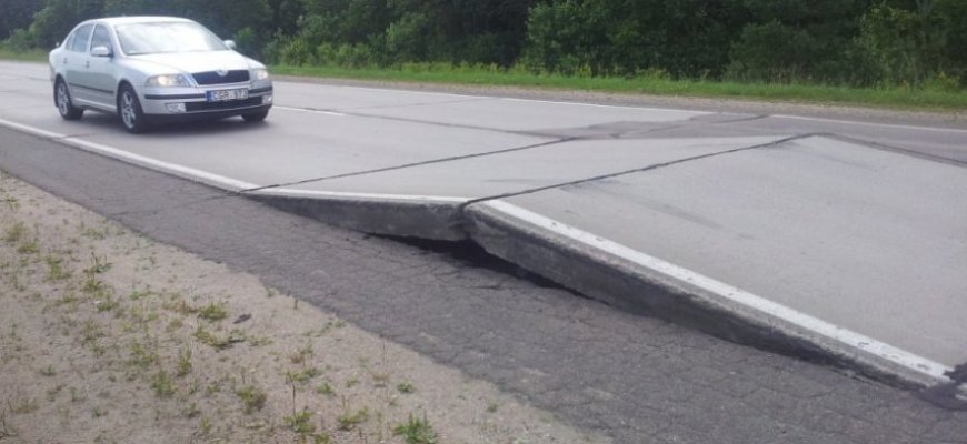 Ėmėsi baisiausio Lietuvos kelio remonto – iki rudens ribos eismą Molėtų plente